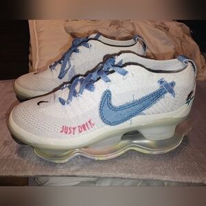 Nike Scorpion Flynit Sneakers